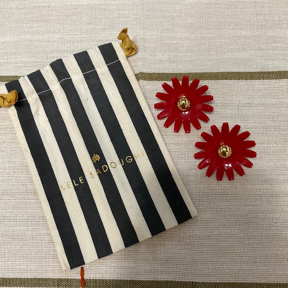 Lele Sadoughi Daisy Button Earrings in Red